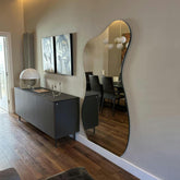 مرايا كبيرة بتصميم إطار على شكل جيتار مع إطار