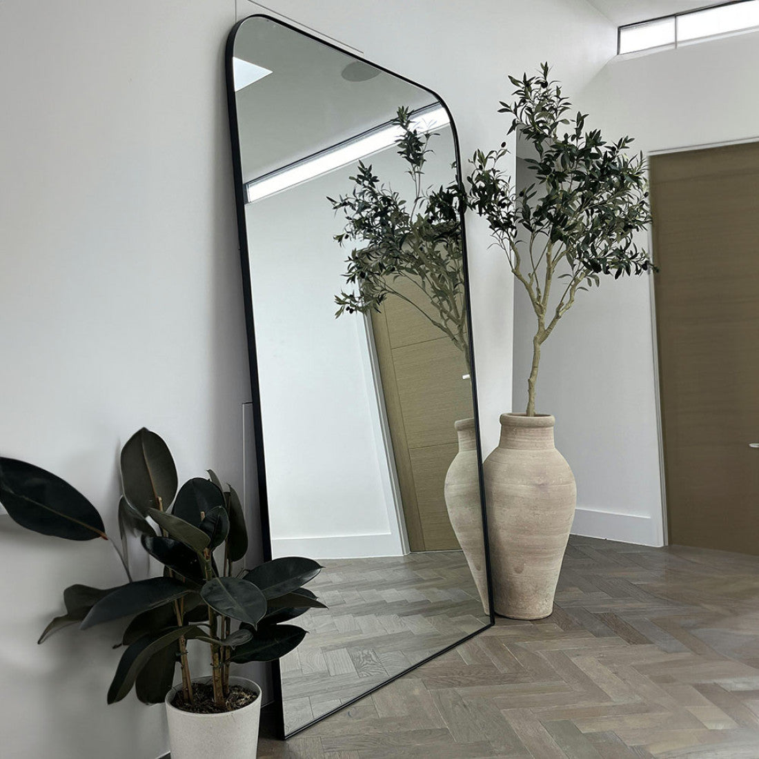 rectangular mirrors with black frame edges