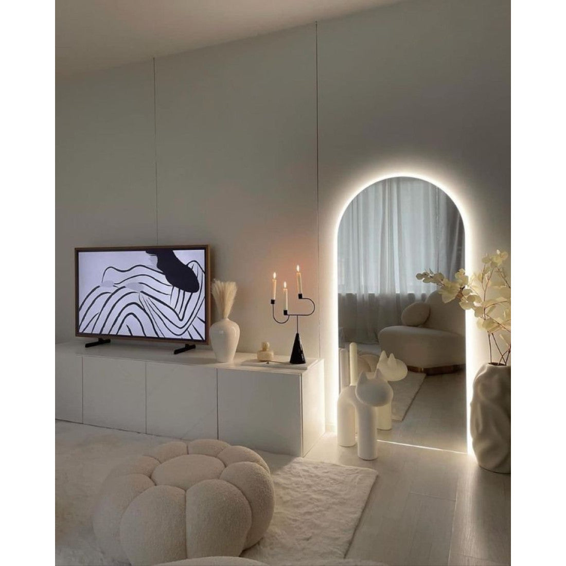 تُضفي المرايا المقوسة الكبيرة المزودة بإضاءة LED لمسة فنية على منزلك.